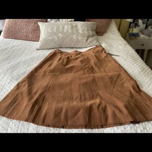 KNEE SKIRT Polyester velvety bronze, size responds to size 12. New.